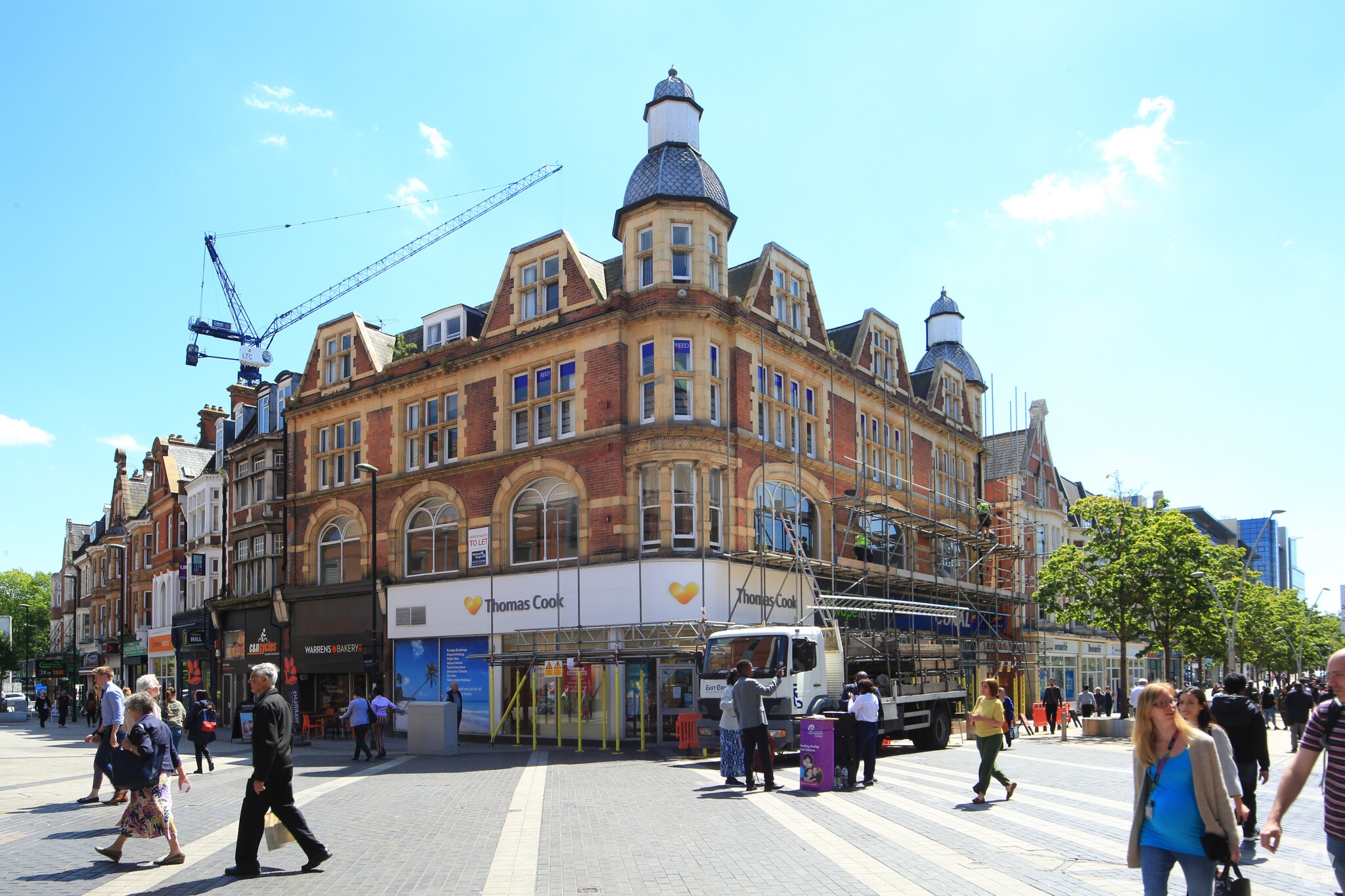 High St, Redhill to rent Primary Photo- Image 1 of 5