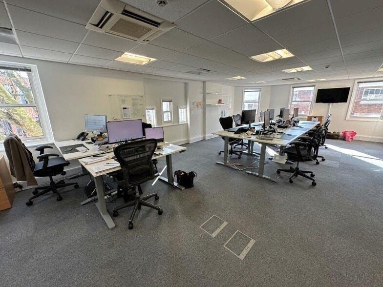 19-23 High St, Kingston Upon Thames to rent - Interior Photo - Image 2 of 5