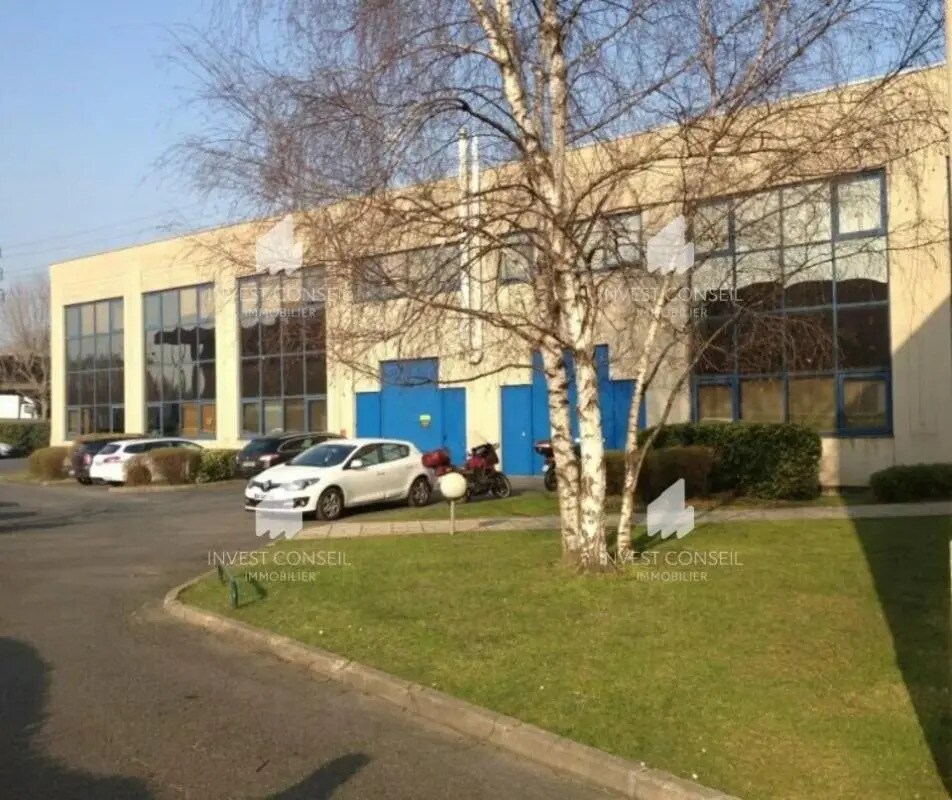 Light Industrial in Villeneuve-la-Garenne to rent Building Photo- Image 1 of 4