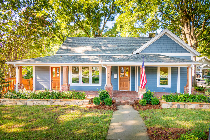 21024 Catawba Ave, Cornelius, NC for rent - Building Photo - Image 1 of 18