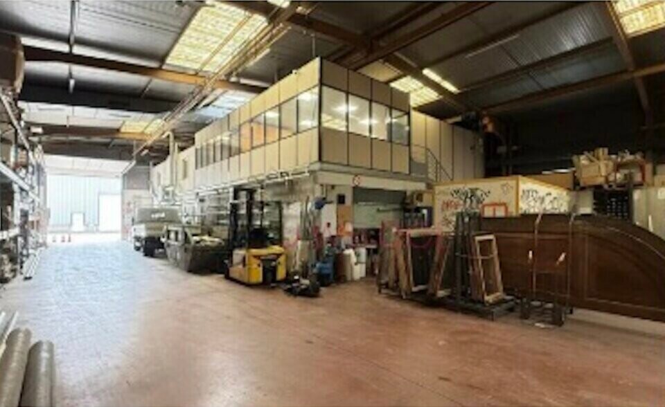 Light Industrial in Vénissieux to rent - Interior Photo - Image 3 of 11