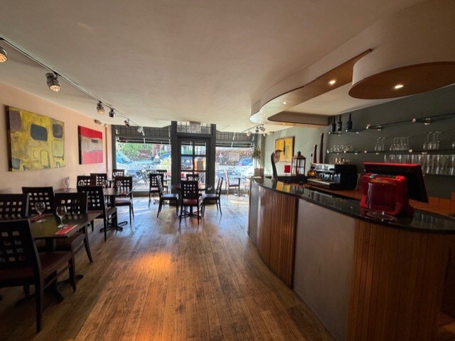 137-197 Watling St, Radlett to rent Interior Photo- Image 1 of 5