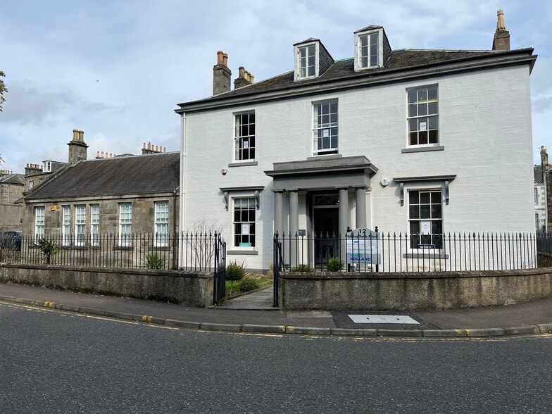 12 Abbey Park Pl, Dunfermline to rent - Building Photo - Image 1 of 7