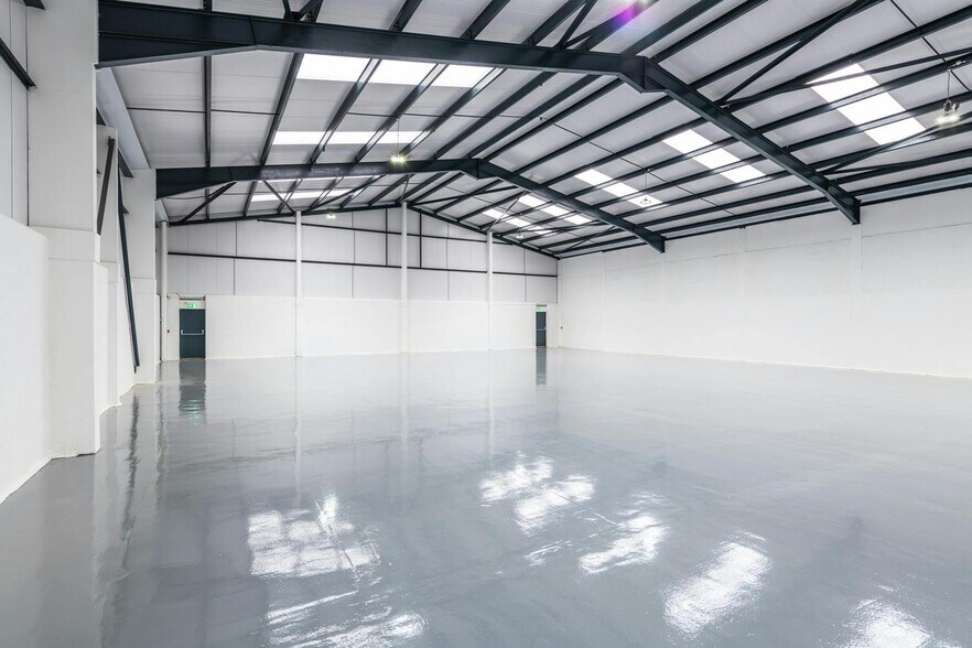 The Runnings, Cheltenham to rent - Building Photo - Image 3 of 17