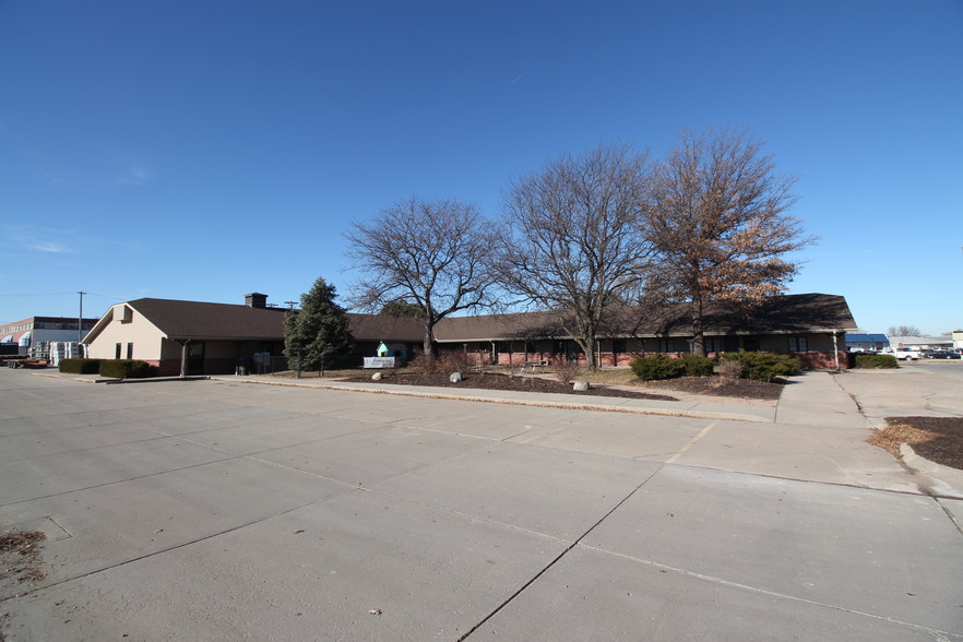 3940 Cornhusker Hwy, Lincoln, NE for rent - Building Photo - Image 1 of 1