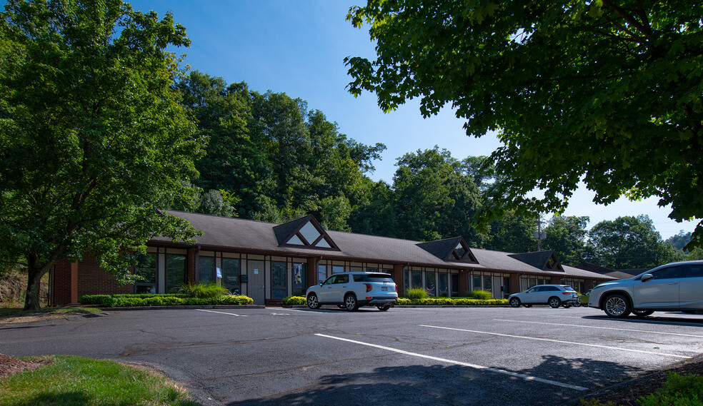 777-785 Pine Valley Dr, Pittsburgh, PA for rent - Building Photo - Image 3 of 5