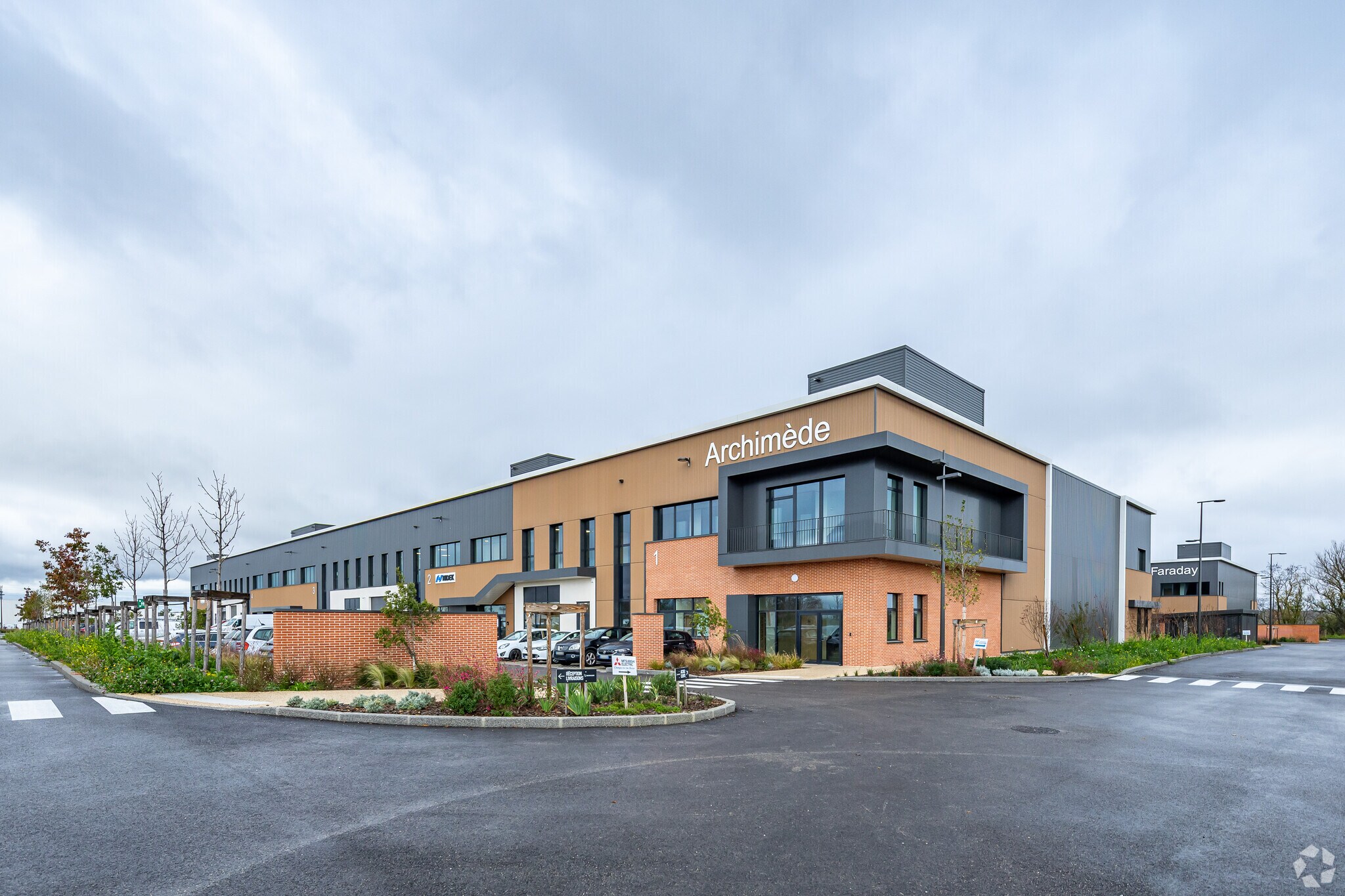 Light Industrial in Saint-Priest to rent Primary Photo- Image 1 of 4