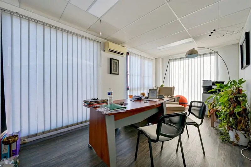 Office in Aubagne for sale - Interior Photo - Image 2 of 14