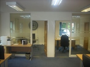 Bridge Rd, Bagshot to rent Interior Photo- Image 1 of 5