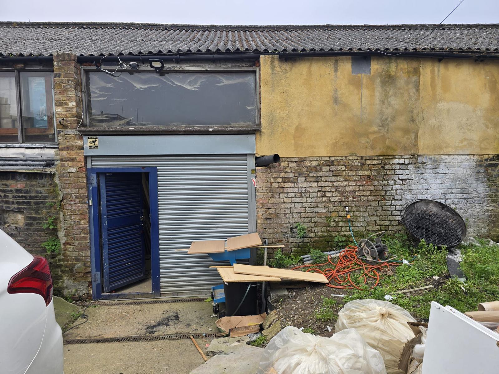 20A Hanworth Rd, Hounslow to rent Primary Photo- Image 1 of 5