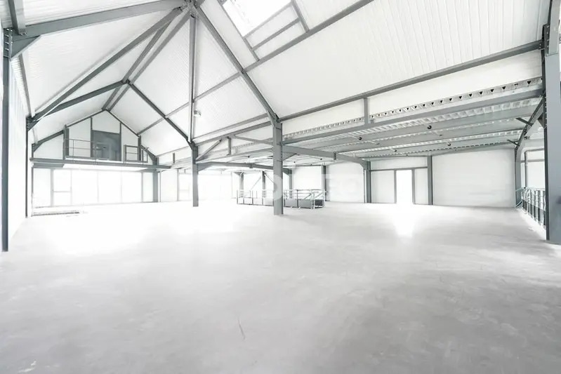 2 Rue Des Frères Louis Et Emile Bertrand, Vénissieux to rent - Interior Photo - Image 3 of 8