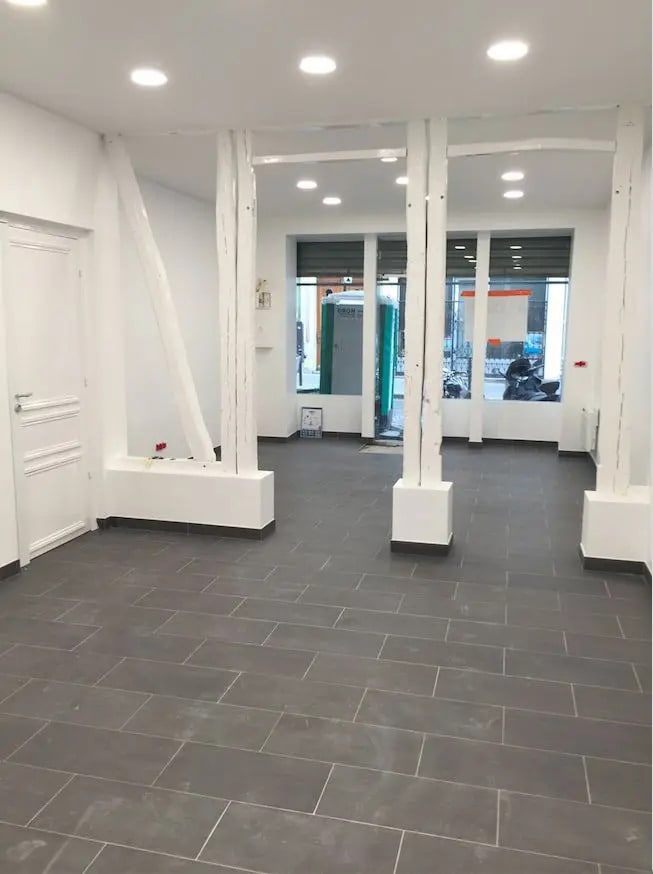 Retail in Paris to rent Interior Photo- Image 1 of 7