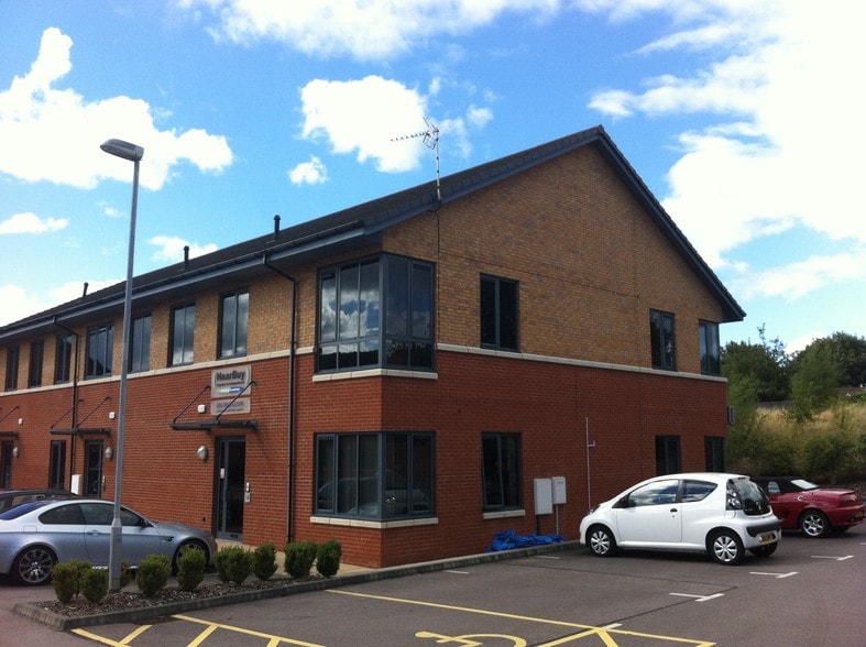 Farrington Way, Eastwood to rent - Building Photo - Image 2 of 8