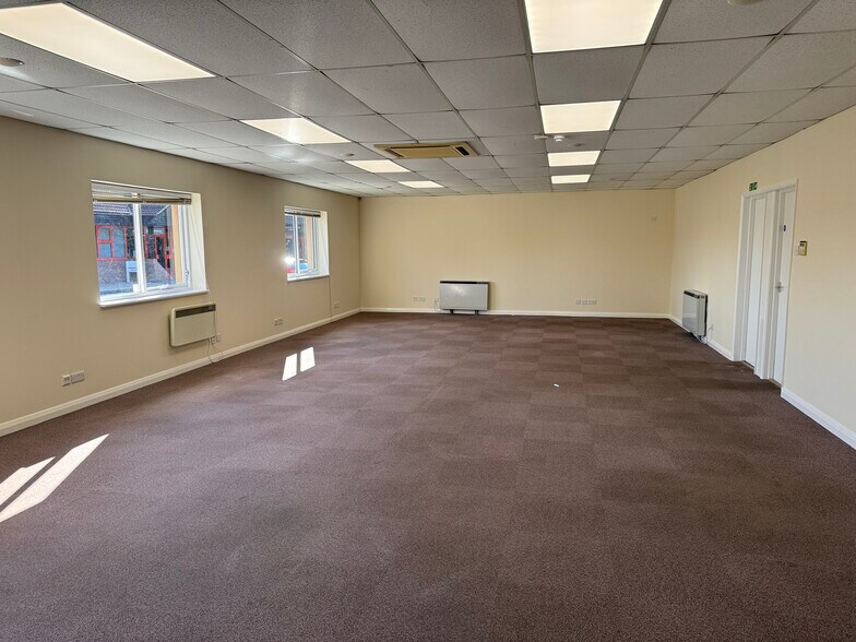 Presentation House, Reeds Lane, Sayers Common, Hurstpierpoint to rent - Building Photo - Image 3 of 13