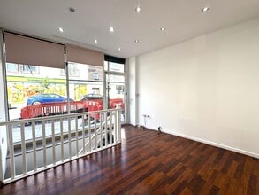 199 Garratt Ln, London to rent Interior Photo- Image 2 of 8