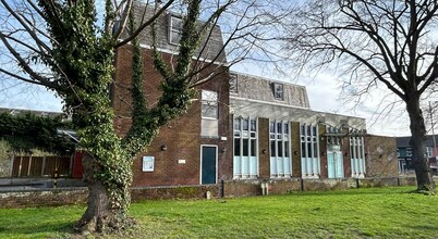 2 Walton Rd, Aylesbury for rent Building Photo- Image 1 of 8