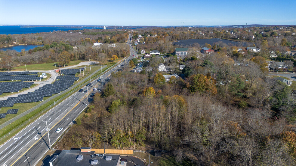 1526 W Main Rd, Portsmouth, RI for sale - Building Photo - Image 2 of 3