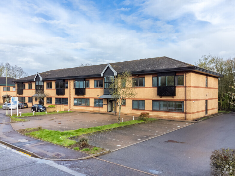 17-18 Thorney Leys Park, Witney for rent - Primary Photo - Image 1 of 13