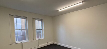 36 Bird St, Lichfield to rent Interior Photo- Image 2 of 2