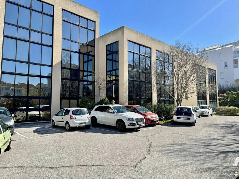 Office in Marseille for sale - Building Photo - Image 2 of 10