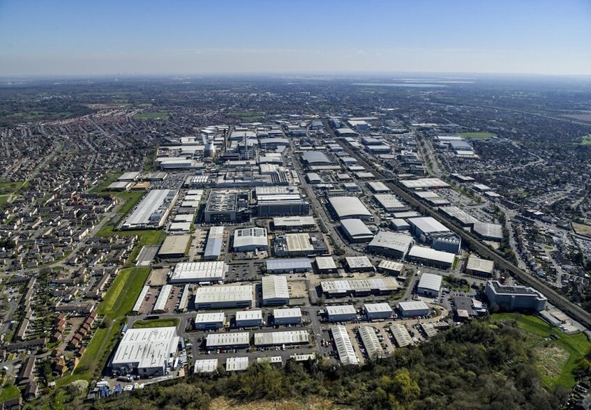 933-936 Yeovil Rd, Slough to rent - Building Photo - Image 2 of 15