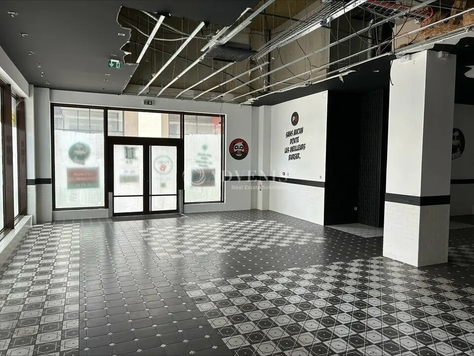 Location Commerce 305 m² - Photo 1
