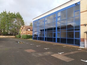 37 Gatwick Rd, Crawley to rent Interior Photo- Image 2 of 4