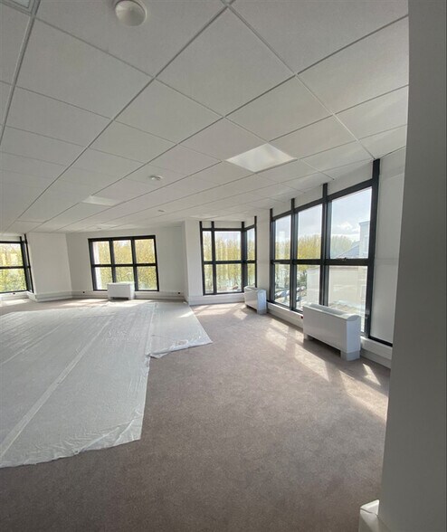 Office in Asnières-sur-Seine to rent - Interior Photo - Image 3 of 6