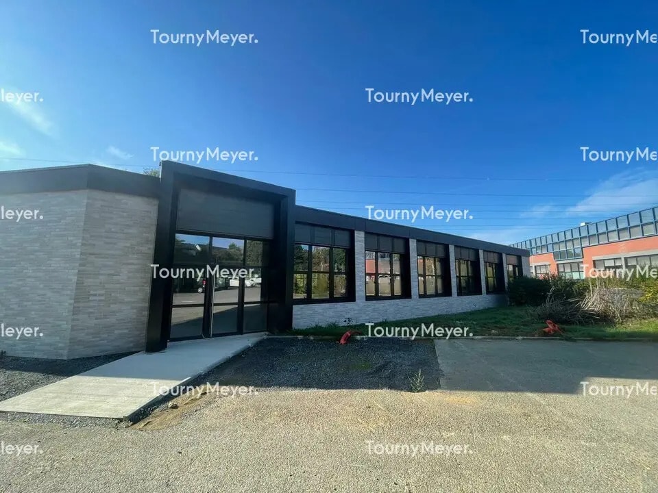 Location Bureaux 687 m² - Photo 1