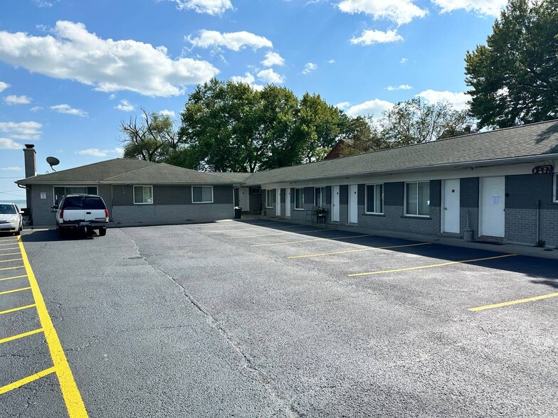 10161 Dixie Hwy, Fair Haven, MI for sale - Building Photo - Image 1 of 1