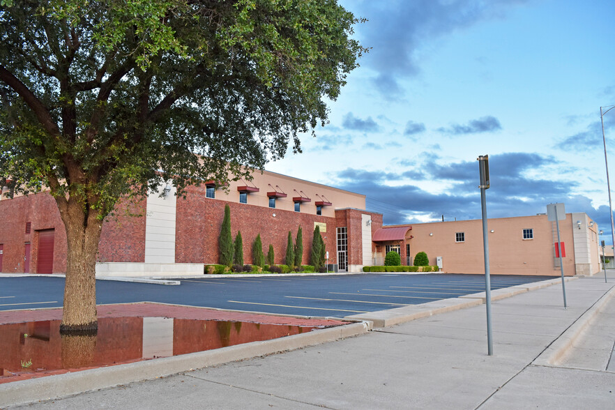 1415 Buddy Holly Ave, Lubbock, TX for rent - Building Photo - Image 2 of 15