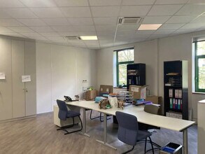 164-166 Avenue Joseph Kessel, Voisins-le-Bretonneux to rent Interior Photo- Image 1 of 5