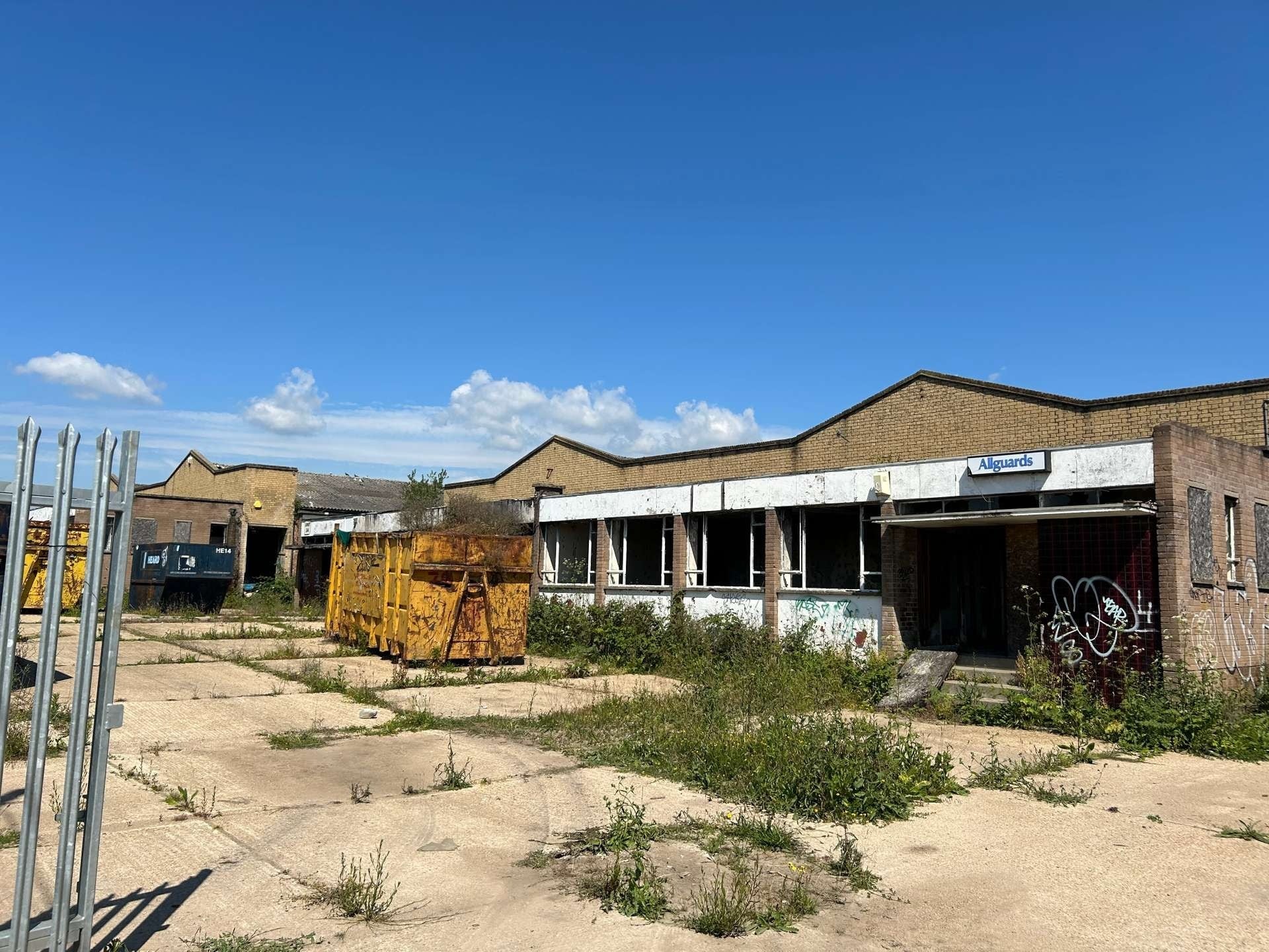 Bruce Grv, Wickford for sale Primary Photo- Image 1 of 1