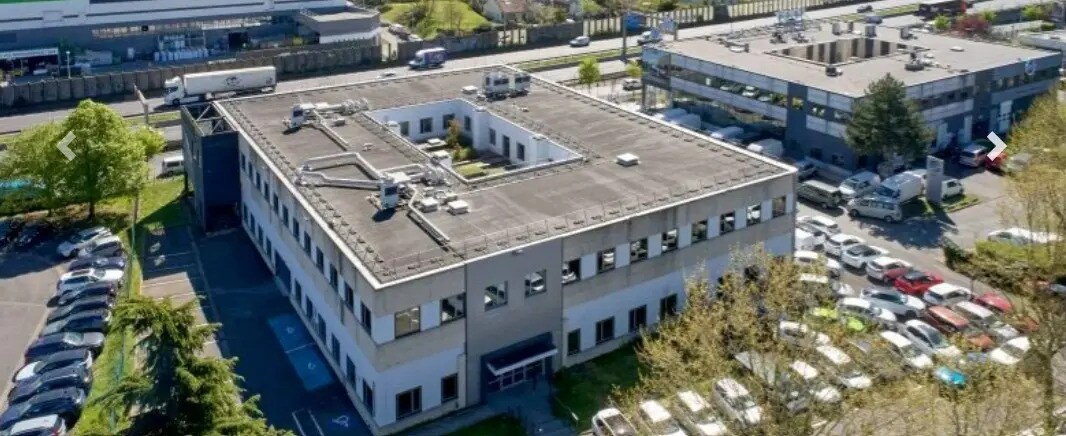 Light Industrial in Nanterre to rent Building Photo- Image 1 of 6