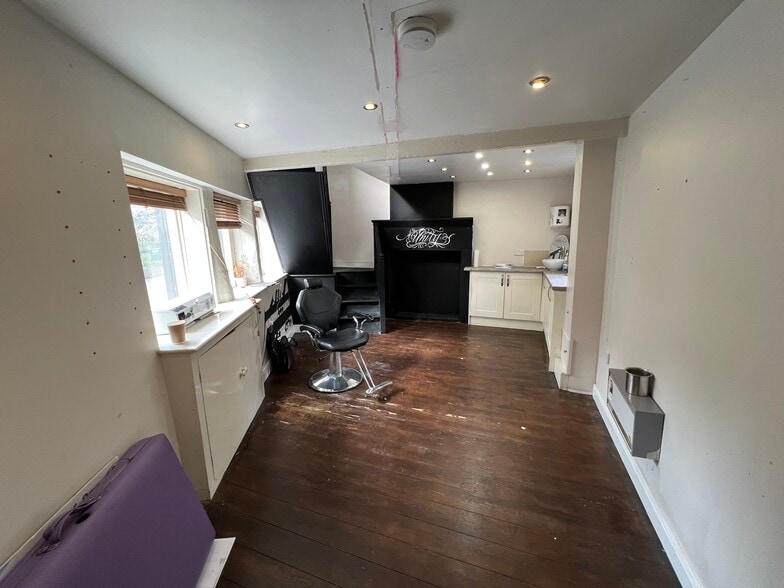 21 Rochdale Rd, Todmorden for sale - Interior Photo - Image 2 of 6