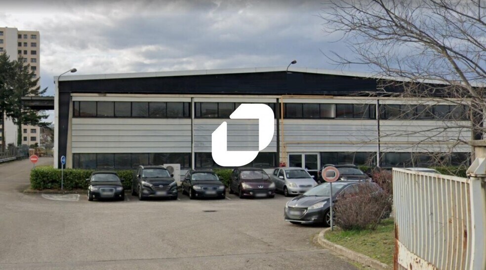 6 Rue Yves Toudic, Vénissieux for sale - Building Photo - Image 1 of 7