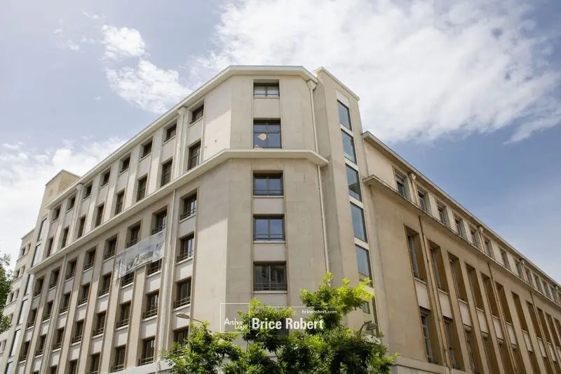 Office in Lyon to rent Building Photo- Image 1 of 18