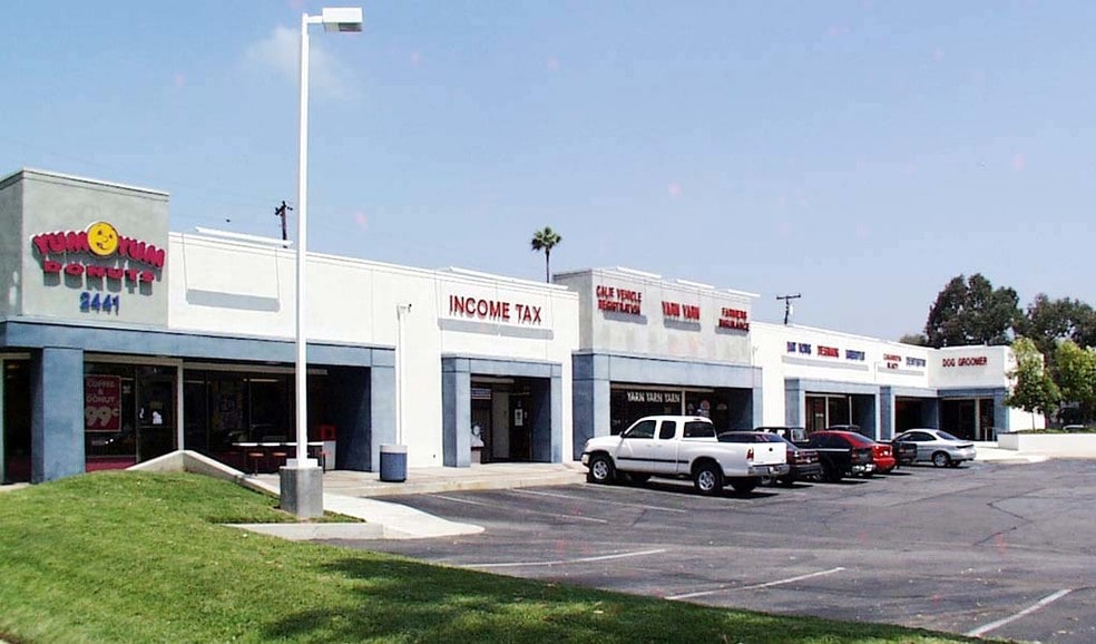 2431 N Tustin Ave, Santa Ana, CA to rent - Primary Photo - Image 3 of 6