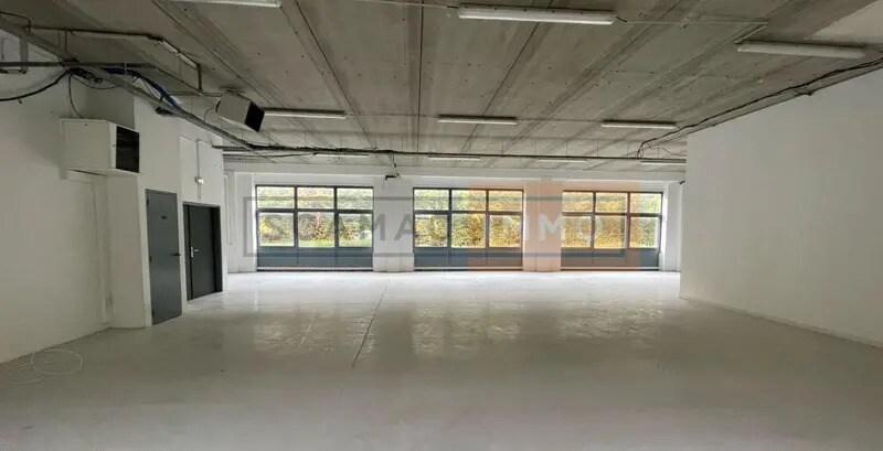 Industrial in Roissy-en-France to rent - Interior Photo - Image 2 of 8