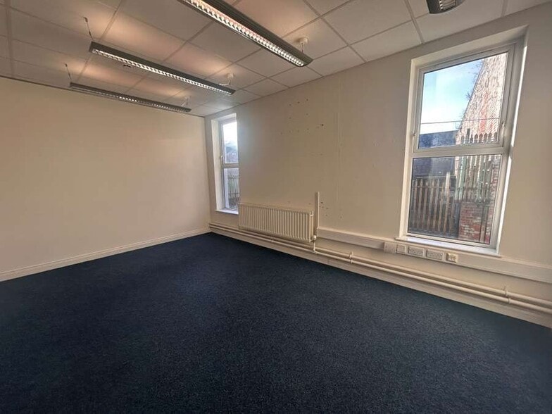 127-131 Ormeau Rd, Belfast to rent - Building Photo - Image 2 of 4