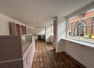1-7a Butchers Row, Barnstaple to rent Interior Photo- Image 2 of 2