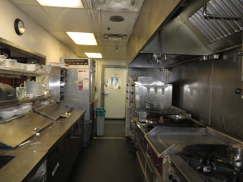 5855 176A St, Surrey, BC for sale - Building Photo - Image 3 of 10