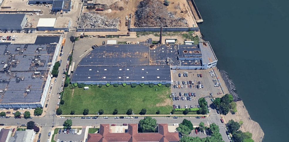 59 E 1st St, Bayonne, NJ to rent - Building Photo - Image 2 of 6