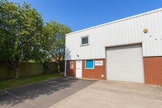 Northbrook Clos, Worcester to rent Building Photo- Image 1 of 1
