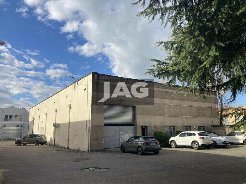 Light Industrial in Vénissieux for sale - Building Photo - Image 2 of 10