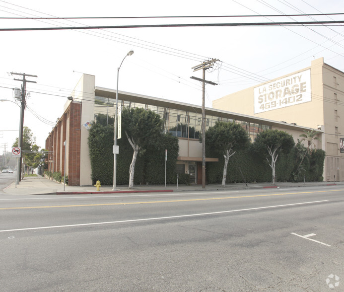 6350 Santa Monica Blvd, Los Angeles, CA for rent - Building Photo - Image 2 of 4