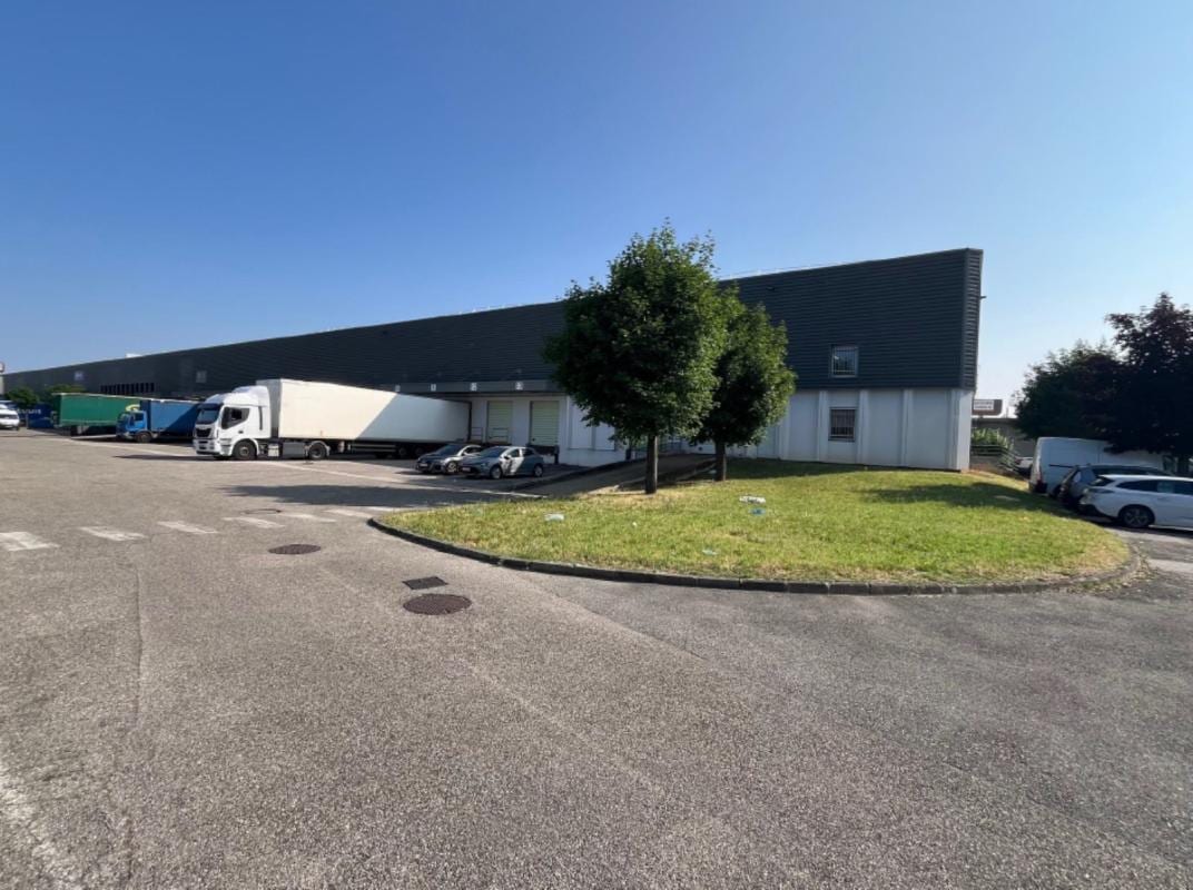 Light Industrial in Vénissieux to rent Building Photo- Image 1 of 13
