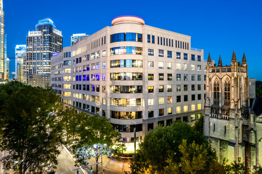 401 N Tryon St, Charlotte, NC for sale - Building Photo - Image 1 of 1