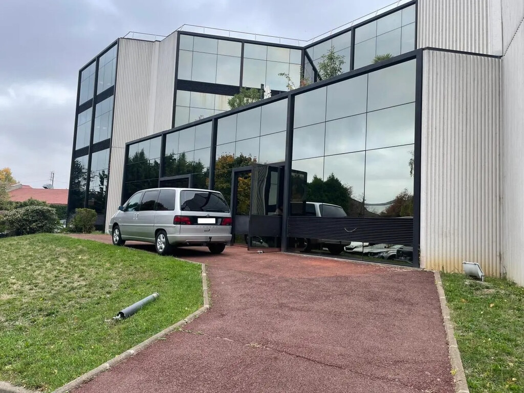 Vente Local d'activités 209 m² - Photo 1
