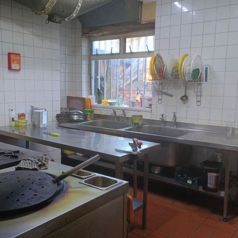 161-167 Ryefield Av, Uxbridge to rent Interior Photo- Image 1 of 10